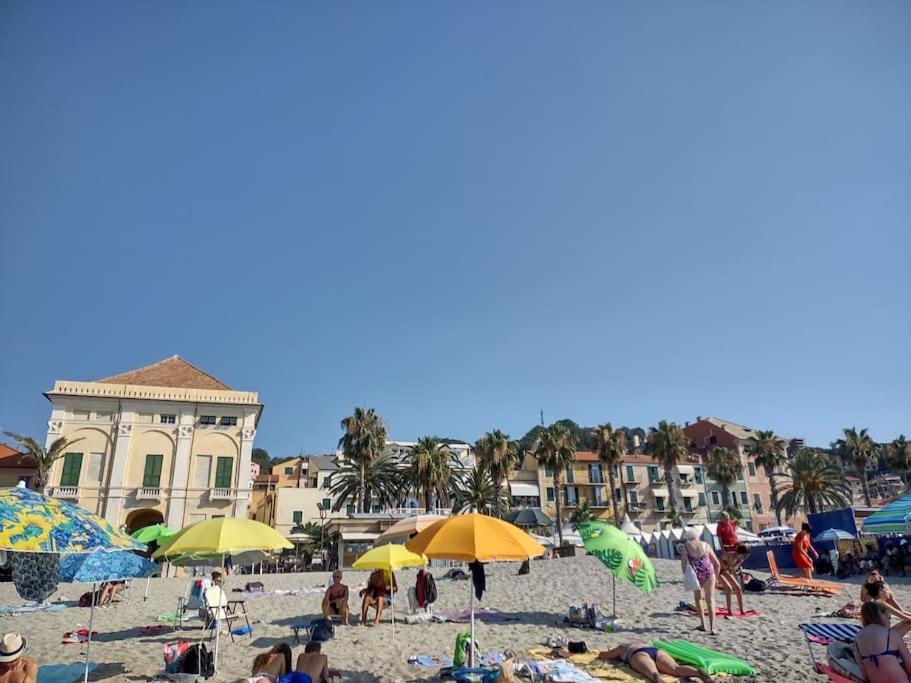 Silver Sands Finale Ligure - Traditional Apartment - 4 Beds & Terrace By The Beach Esterno foto
