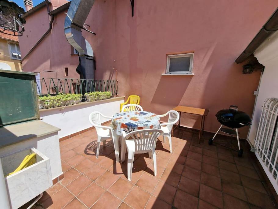 Silver Sands Finale Ligure - Traditional Apartment - 4 Beds & Terrace By The Beach Esterno foto