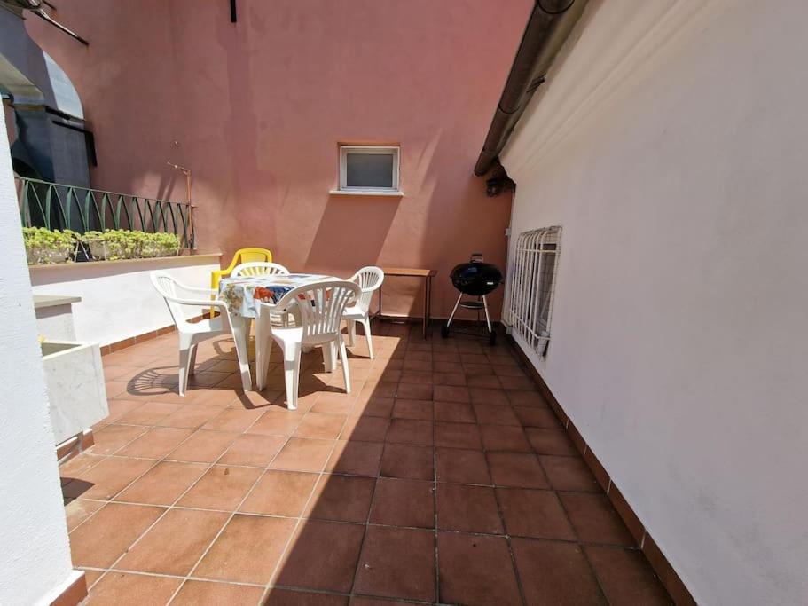 Silver Sands Finale Ligure - Traditional Apartment - 4 Beds & Terrace By The Beach Esterno foto
