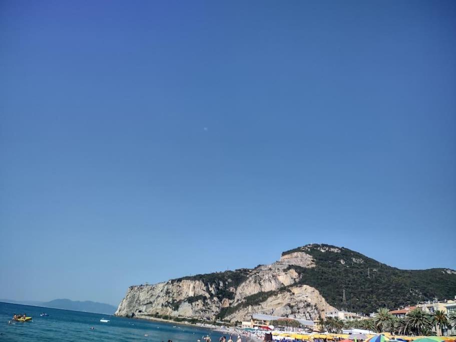 Silver Sands Finale Ligure - Traditional Apartment - 4 Beds & Terrace By The Beach Esterno foto
